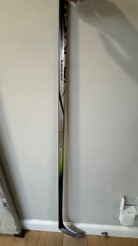 Junior Bauer Vapor Hyperlite 2 Right Handed Hockey Stick P28 40 Flex (Used)
