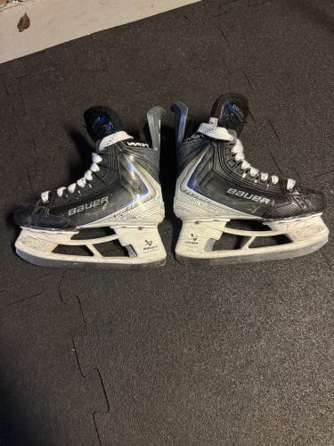 2025 Bauer Vapor Flylite Hockey Skates Size 2 (Used w/ extra set of steel)