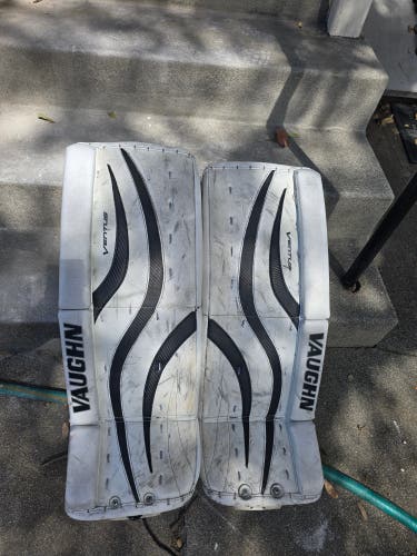 26" Vaughn Ventus LT68 Goalie Leg Pads (Used)