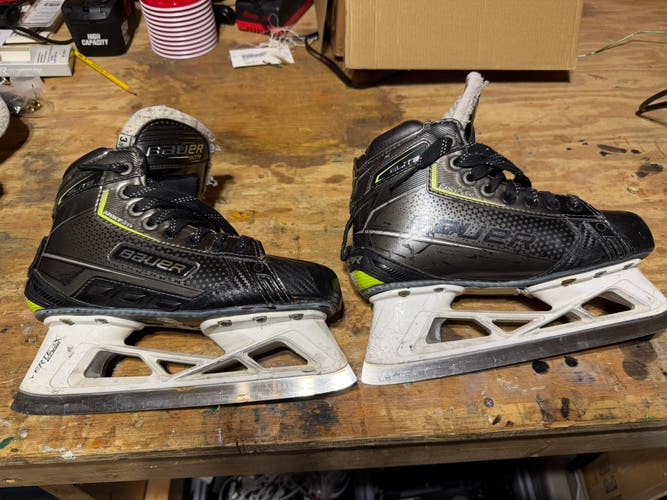Bauer Elite Hockey Goalie Skates Size 3.5 (Used)