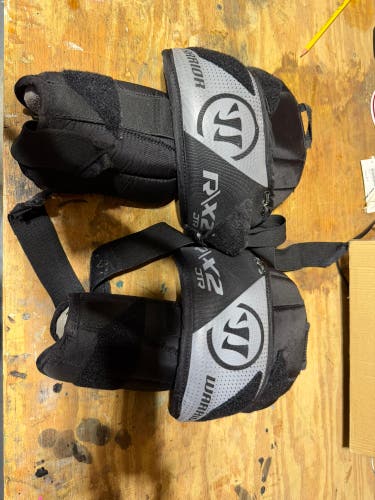 Warrior R/X2 Junior Goalie Knee Guards – Used