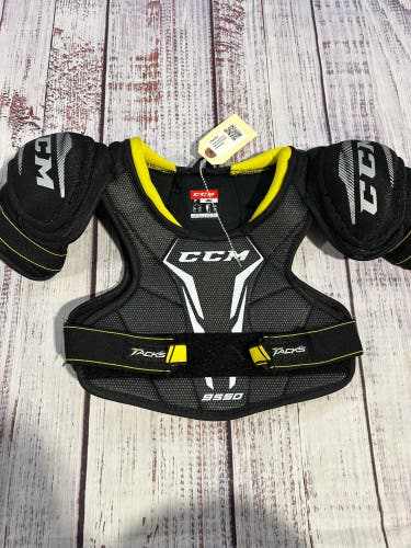 Large Youth CCM Tacks 9550 Shoulder Pads (Used)