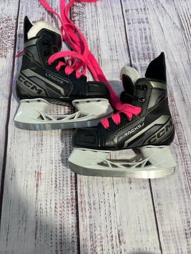 Youth CCM Tacks 550 Hockey Skates Regular Width 11 (Used)