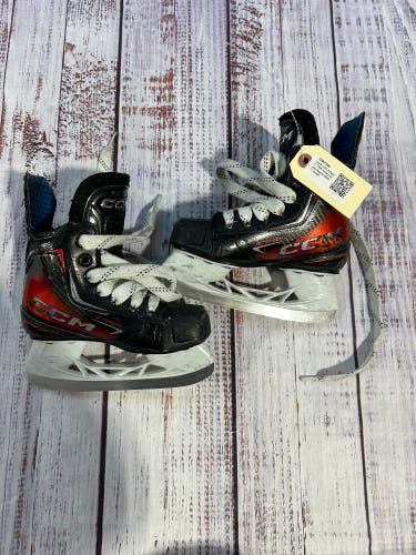 Youth CCM JetSpeed FT890 Hockey Skates Regular Width 11 (Used)