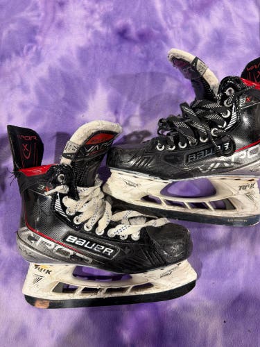 Senior Bauer Vapor 3X Hockey Skates 7.5 (Used)