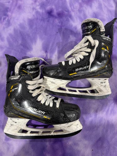 Intermediate Bauer Supreme M5 Pro Hockey Skates 6 (Used)