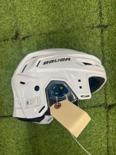 White Large Bauer Re-Akt 150 Helmet (Used)