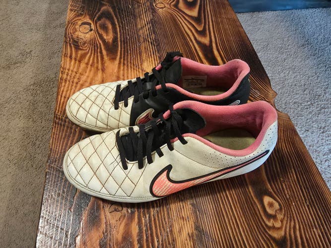 Pink Women's Size M 7.5 (W 8.5) Nike Molded Cleats Cleats (Used)