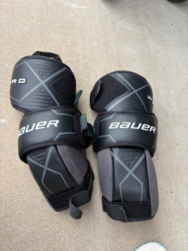 Bauer Pro (Used) intermediate goalie knee guards