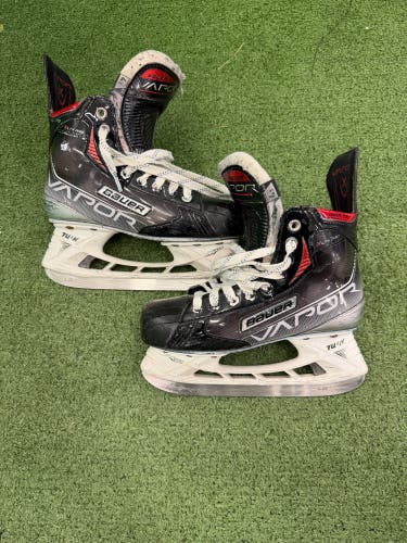 Intermediate Bauer Vapor XLTX Pro Hockey Skates Extra Wide Width Size 4.5 (Used)