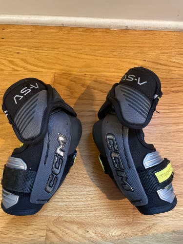Junior Small CCM Tacks AS-V Elbow Pads (Used)