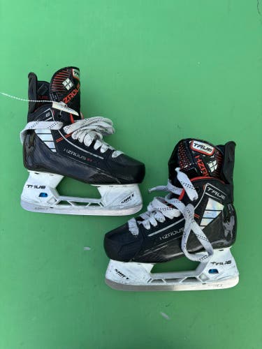 Junior True HZRDUS 9x Hockey Skates Regular Width Size 2