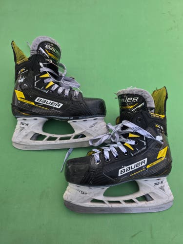Junior Bauer Supreme M4 Hockey Skates Extra Wide Width Size 1.5
