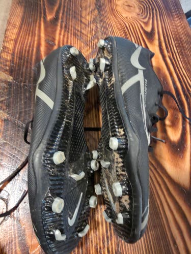 Black Kids 6Y (Big Kids / Youth) Youth Nike Molded Cleats Cleats (Used)