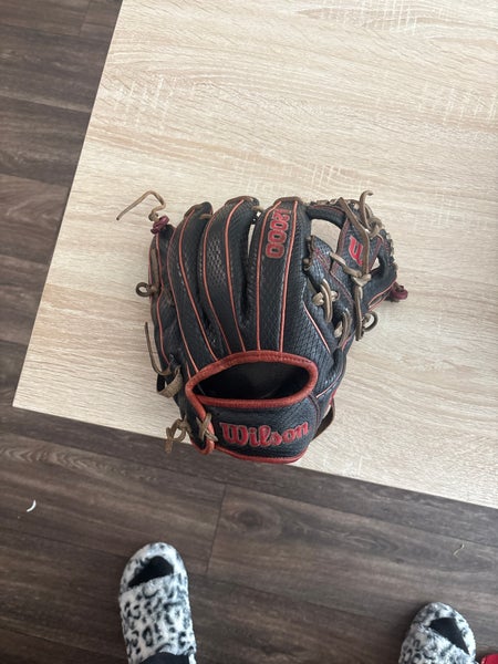 2023 Wilson A2000 1786 RH Infield Baseball Glove 11.5" (Used)