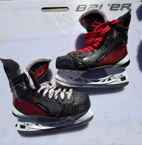 2023 CCM JetSpeed FT680 Hockey Skates Regular Width Size 5.5 (Used)