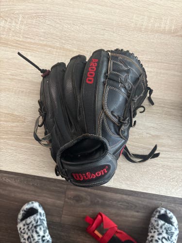 2023 Wilson A2000 B2 RH Pitcher's Baseball Glove 12" (Used)