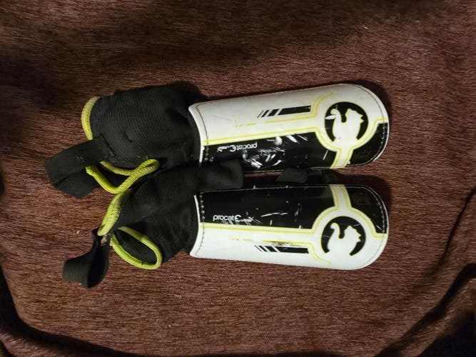 Unisex Medium Puma Shin Guards (Used)