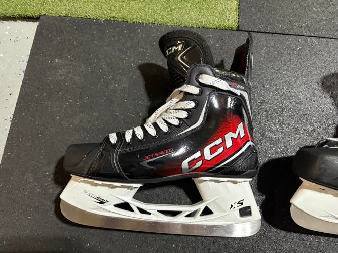 Senior CCM JetSpeed FT870 Hockey Skates | Size 8