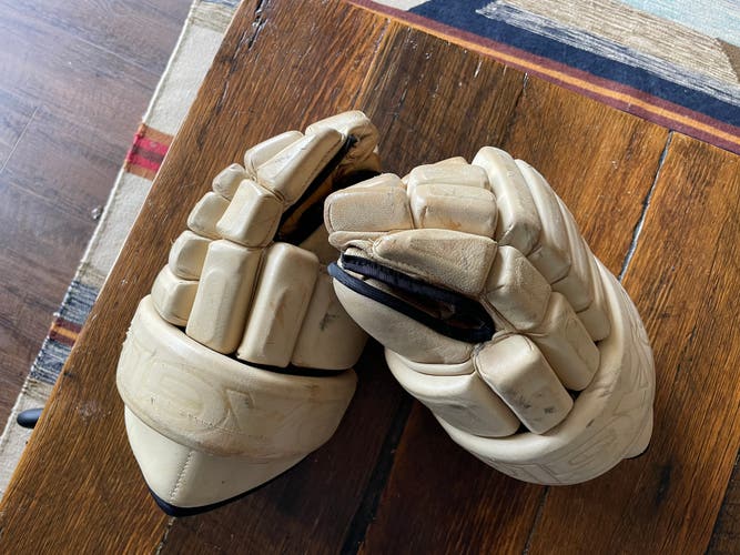 Eagle Gloves 15" (Used)
