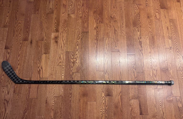Senior Bauer AG5NT Right Handed Hockey Stick P28 85 Flex (Used)