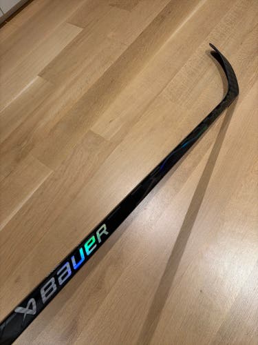 NEW Pro Stock Bauer Vapor Hyperlite (Flylite Dress) Right Hossa Pro Curve 77 Flex Grip Senior