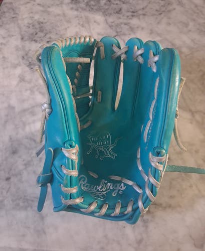 Pitcher's RH Rawlings Heart of the Hide Baseball Glove 11.75" (Used)