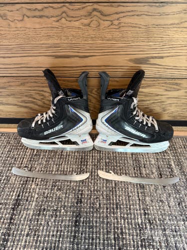 Black/Navy 2025 Bauer Vapor Flylite Hockey Skates Regular Width Size 3.5 (Used)