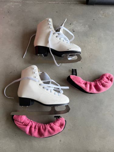 American Figure Skates B Junior 3 (Used)