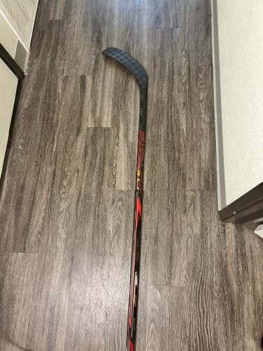 Senior Bauer fuse Right Handed Hockey Stick P28 77 Flex (New)