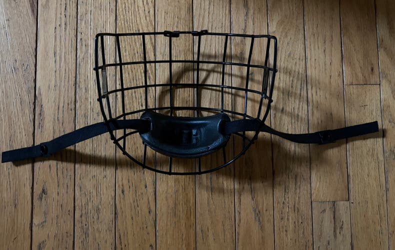 *NEW* CCM FM10 Hockey Cage / Mask Senior Medium *RARE*