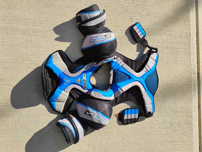 Medium Senior Bauer One90 Shoulder Pads