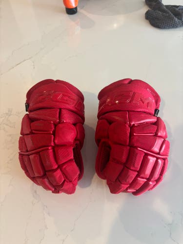 CCM JetSpeed FT8 Pro Gloves 12" (Used)