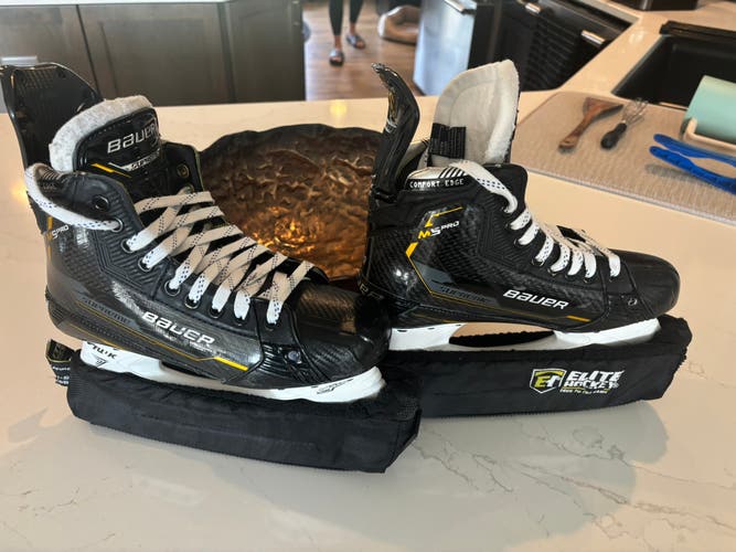 Black/Yellow 2022 Bauer Supreme M5 Pro Hockey Skates Regular Width Size 5.5 (Used worn for 4 months)