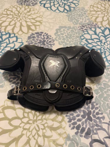 Small Youth Xenith Fly Shoulder Pads (Used)