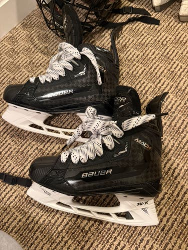 2022 Bauer Supreme Mach Hockey Skates Size 4.5 (New)