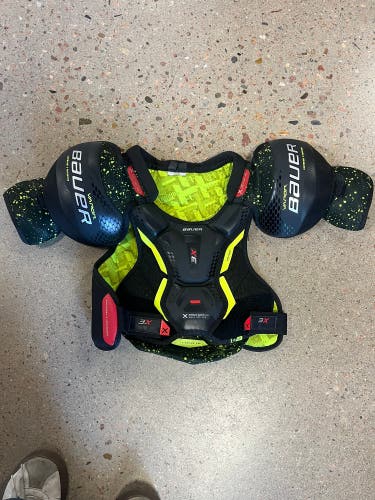 Small Junior Bauer Vapor 3X Shoulder Pads (Used)