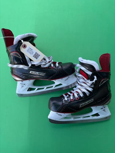 Intermediate Bauer Vapor XLTX Hockey Skates Regular Width Size 4.5 (Used)