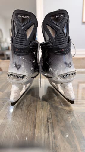 2023 Bauer Vapor Hyperlite 2 Hockey Skates 6.5 (Used)
