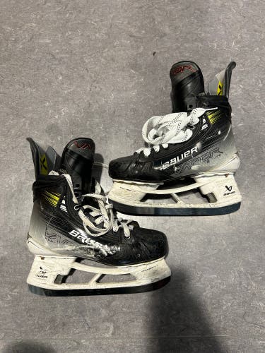 Intermediate Bauer Vapor Hyperlite 2 Hockey Skates | Size 6, Fit 1
