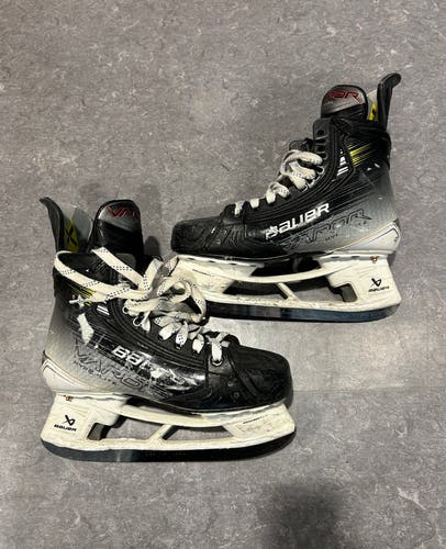 Intermediate Bauer Vapor Hyperlite 2 Hockey Skates | Size 5, Fit 1