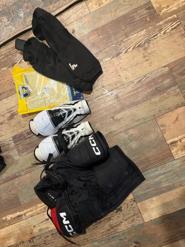 Youth Medium CCM Next Hockey Pants, with socks and shin pads