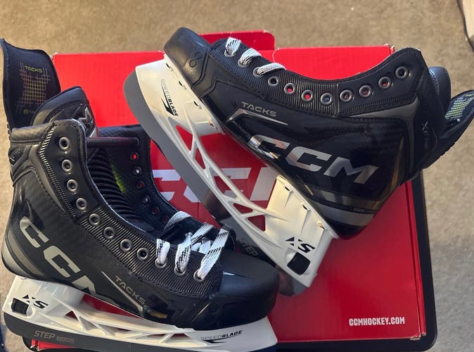 2024 CCM Tacks XF Pro Hockey Skates Regular Width 10 (New)