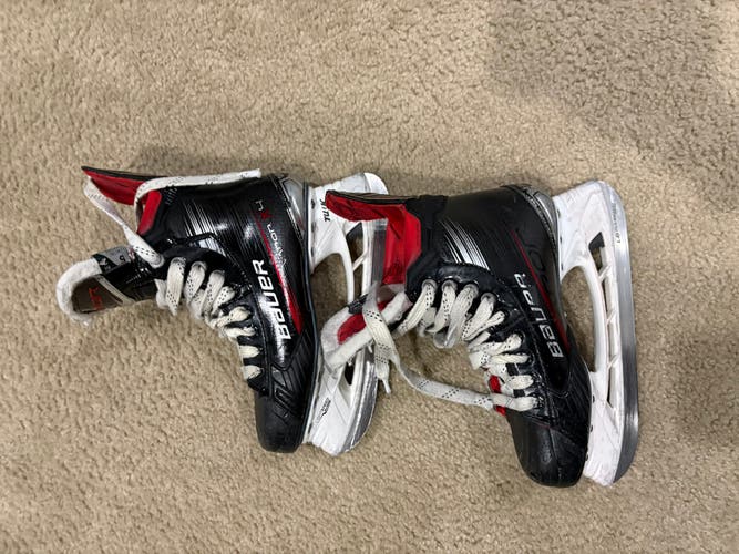 2023 Bauer Vapor X4 Hockey Skates Size 5 (Used)