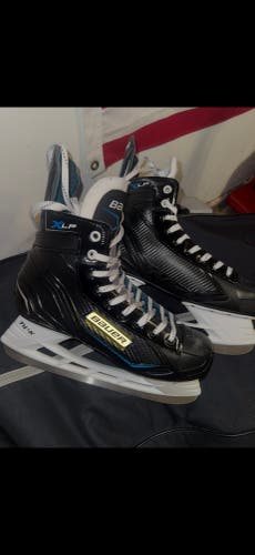 Black 2025 Bauer XLP Hockey Skates 9 (Used)