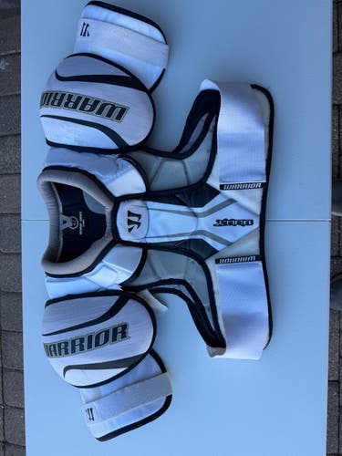 Men's Medium Senior Warrior Bully Shoulder Pads (Used)