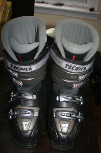 Mondo 24 Men Size 6 Tecnica Ski Boots