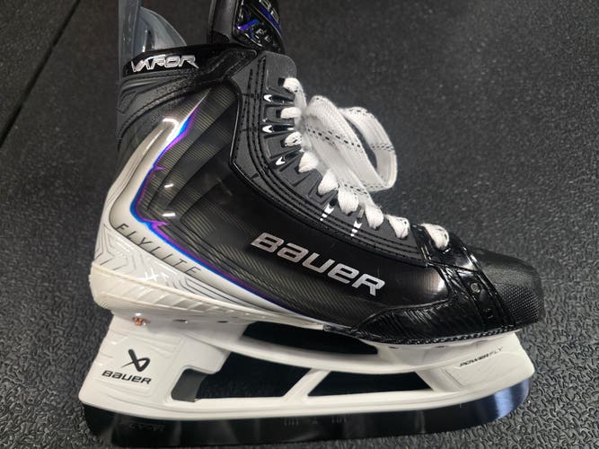 Bauer Vapor Flylite Hockey Skates 9.5- Fit 2. Used- Great Conditon