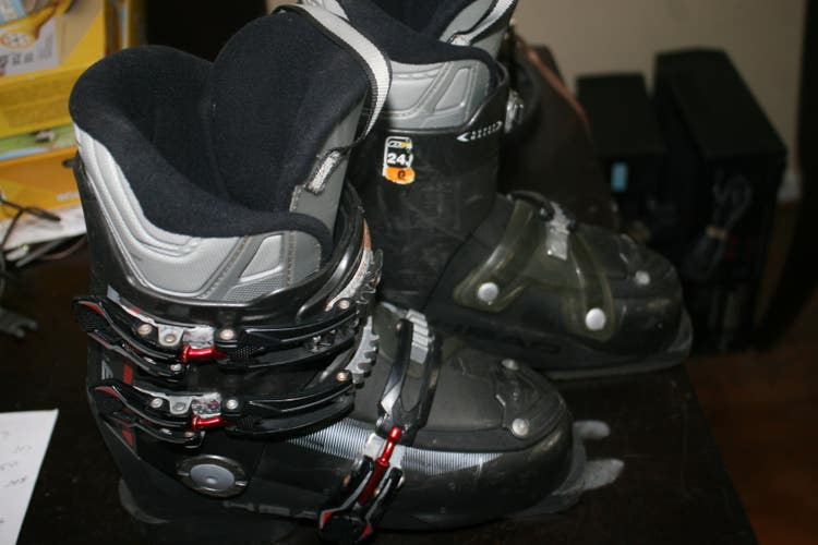 Mondo 24.5 Men Size 6 Head Ski Boots