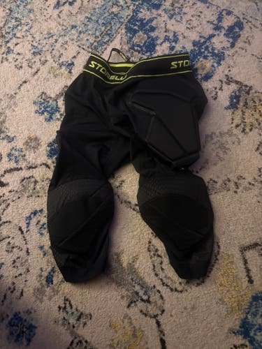 Youth Unisex XL Goalie Bottom -Like New. Worn once!